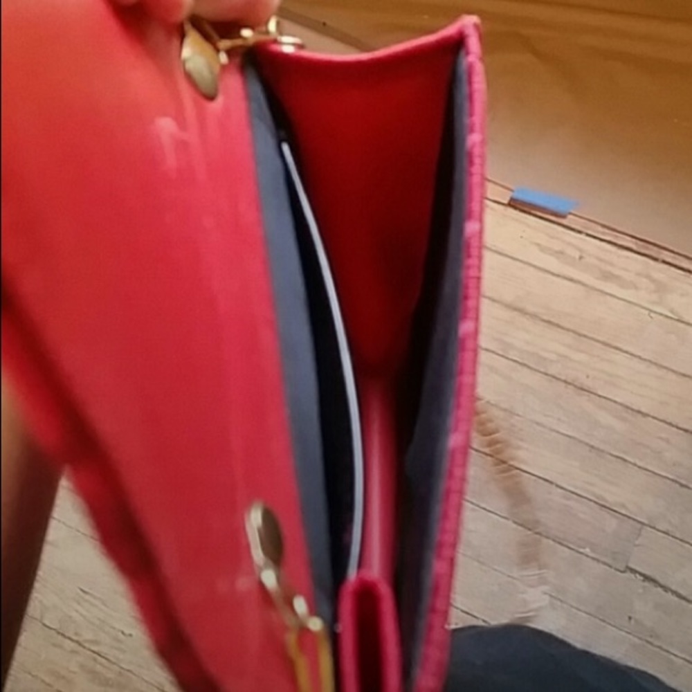🛍 ❤️Red & Gold Chain Purse🛍❤️ - Picture 5 of 5